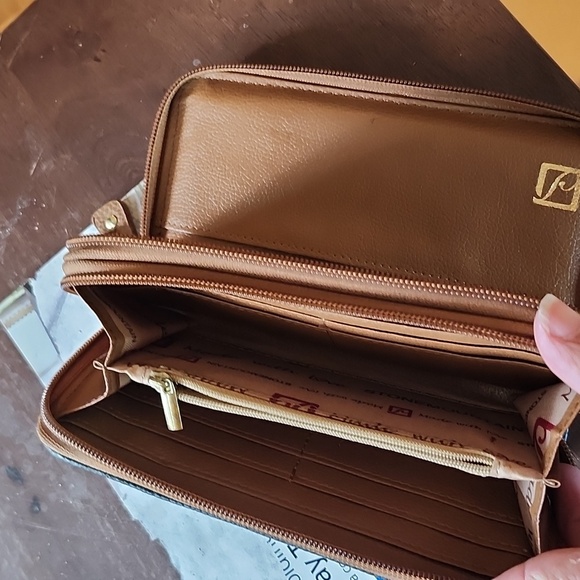 Black Mountain Wallet - Picture 6 of 9